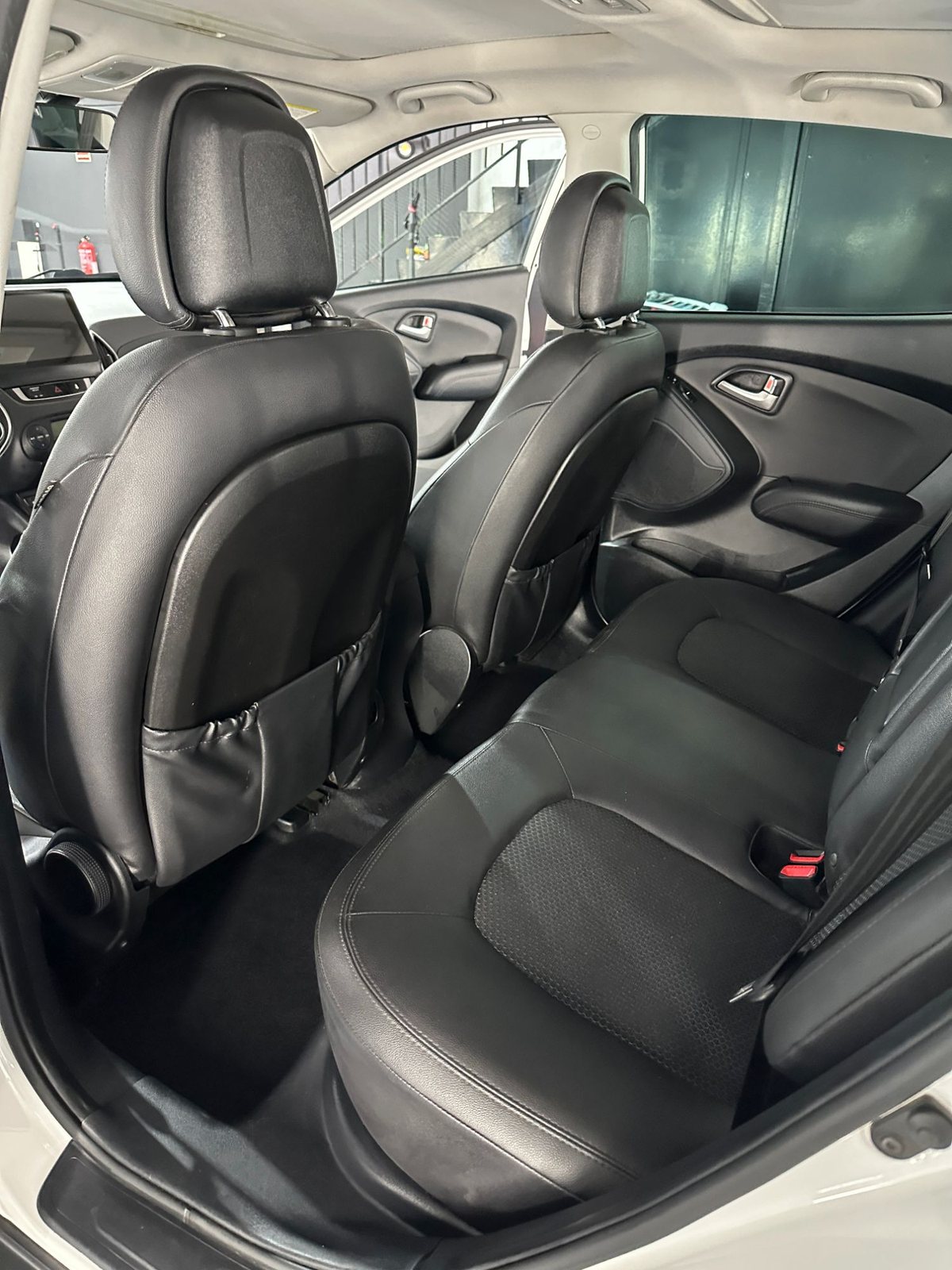 El mismo interior después de la limpieza, impecable